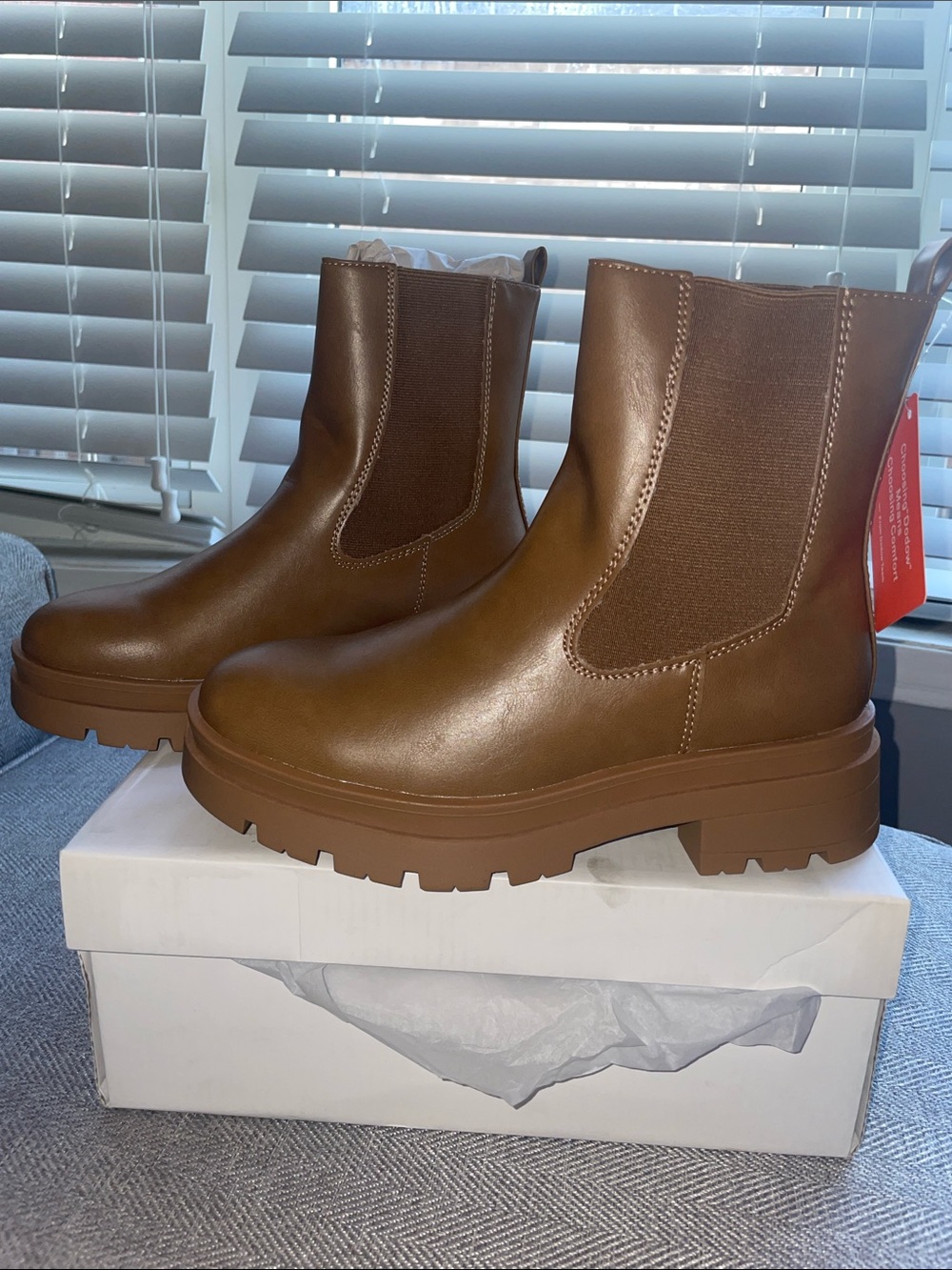 Dodow Women's Chunky Chelsea Boot in Brown